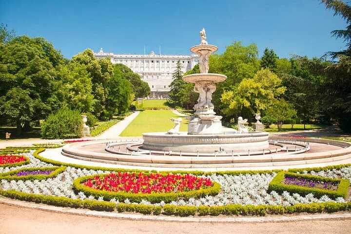 Royal Palace Afternoon Skip The Line & Madrid Historical Tour
