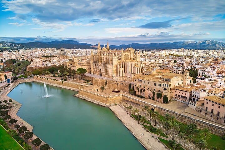 Palma de Mallorca: City Walk Audio Guide in 7 Languages on Phone
