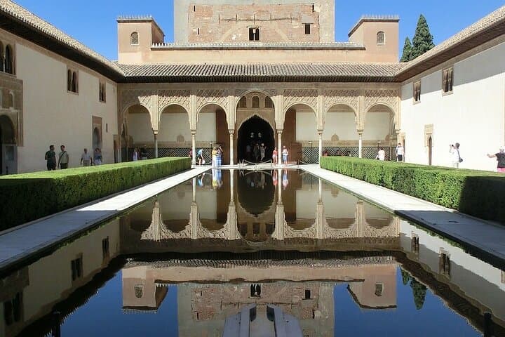 Guided tour of Alhambra and Generalife with Nasrid Palaces