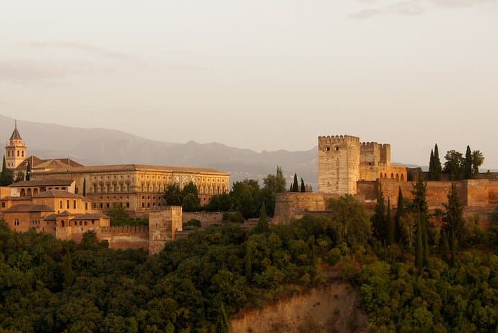Guided tour of Alhambra and Generalife with Nasrid Palaces