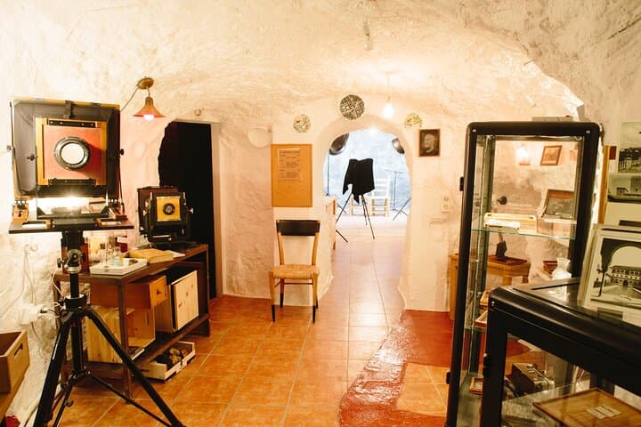 Historical portrait session: wet plate photography in Sacromonte