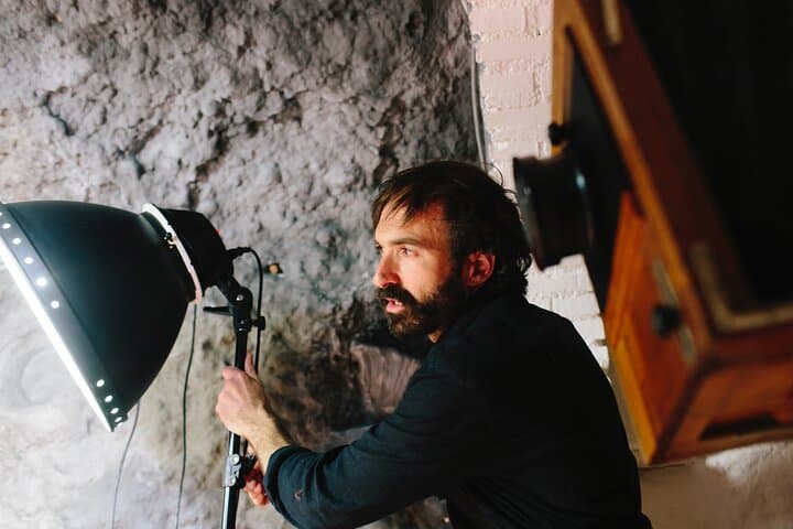 Historical portrait session: wet plate photography in Sacromonte