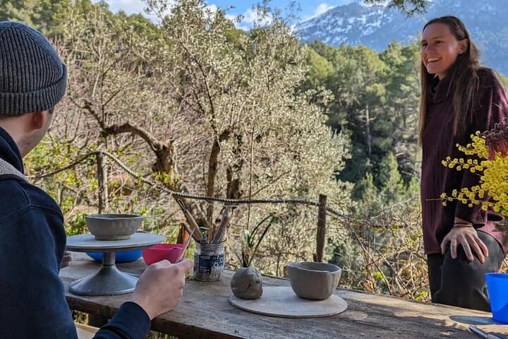 2-Hour Small Group Ceramic Workshop in a Natural Environment