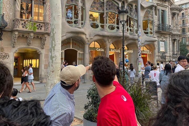Explore Gaudi and Modernist Architecture