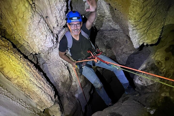 Caving with Rappelling of 4 Hours in Barranco Cova Fosca