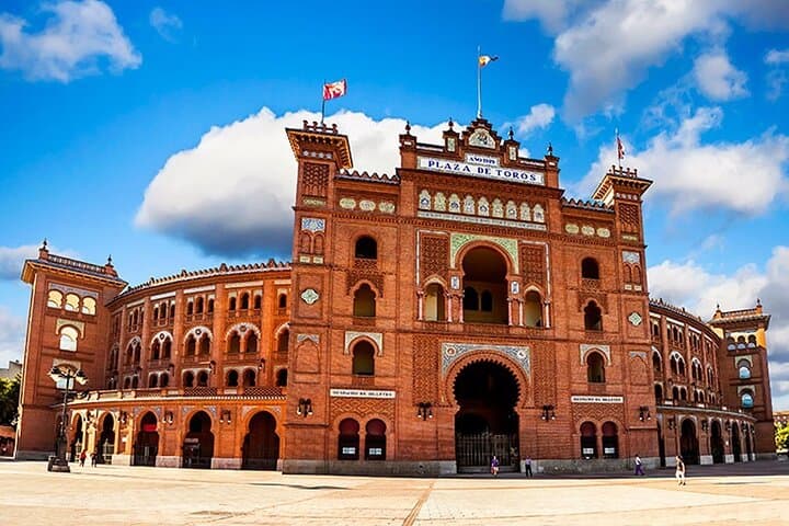 "6-Day Private Halal Tour in Muslim Spain."