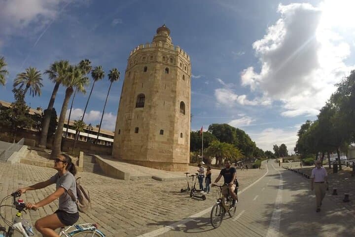 The best private bike tour through Seville