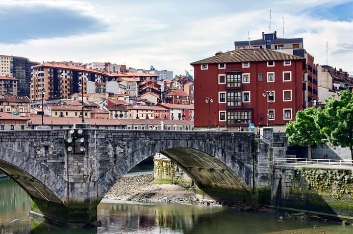 Wine Private Walks in Bilbao: Sip Through Centuries