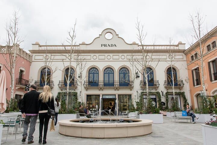 Private Shopping Tour from Barcelona Hotels to La Roca Village