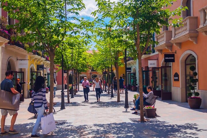 Private Shopping Tour from Barcelona Hotels to La Roca Village
