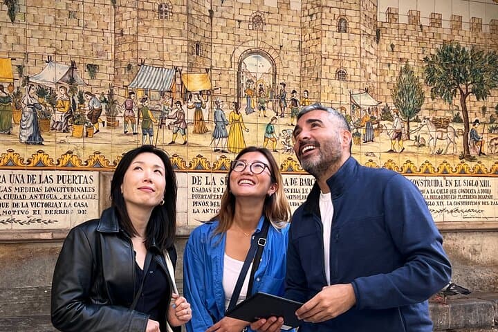 Walking tour of Barcelona Gothic Quarter