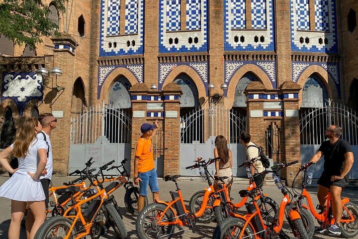 Barcelona: German guided tour by bike or e-bike