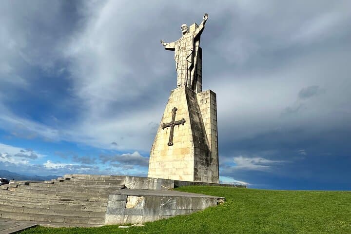 Private 1 day tour from Oviedo to Leon 2026
