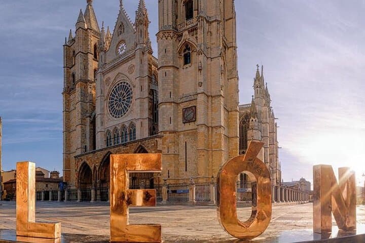 Private 1 day tour from Oviedo to Leon 2026