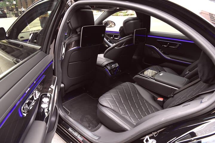 Private Transfer: Madrid to Madrid Airport MAD in Luxury Car