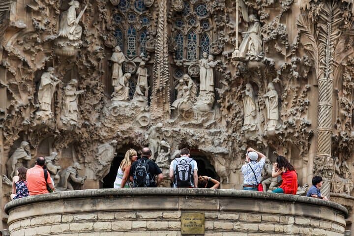 Sagrada Familia Guided Tour with Skip The Line Access