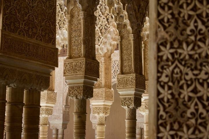 Plasterwork and columns of the Nasrid Palaces