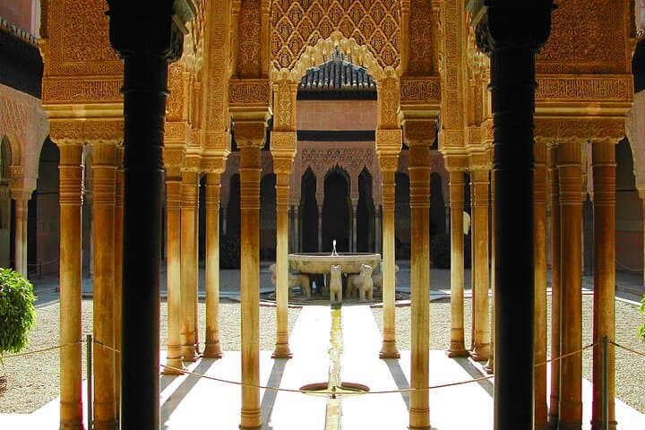 Alhambra gardens guided tour (English guide)