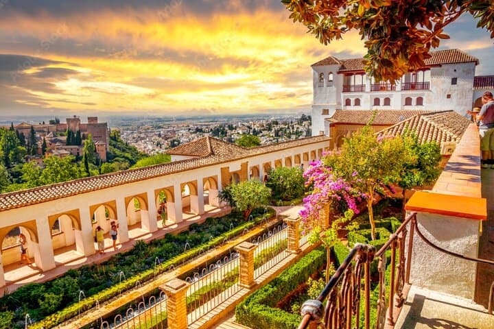 Alhambra gardens guided tour (English guide)