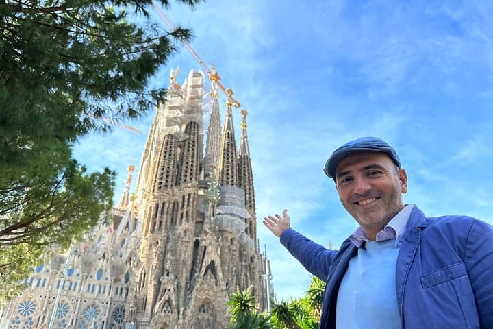 Barcelona Barrio Gotico & Sagrada Familia No-lines Private Tour