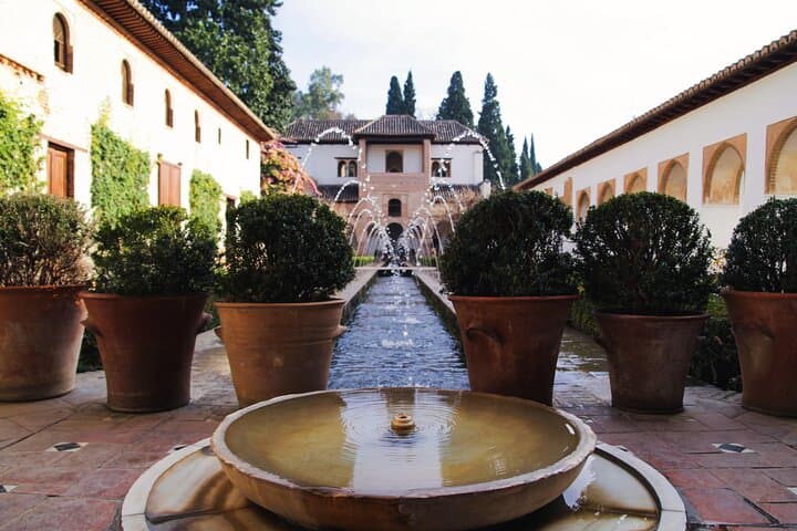 Alhambra gardens guided tour (English guide)