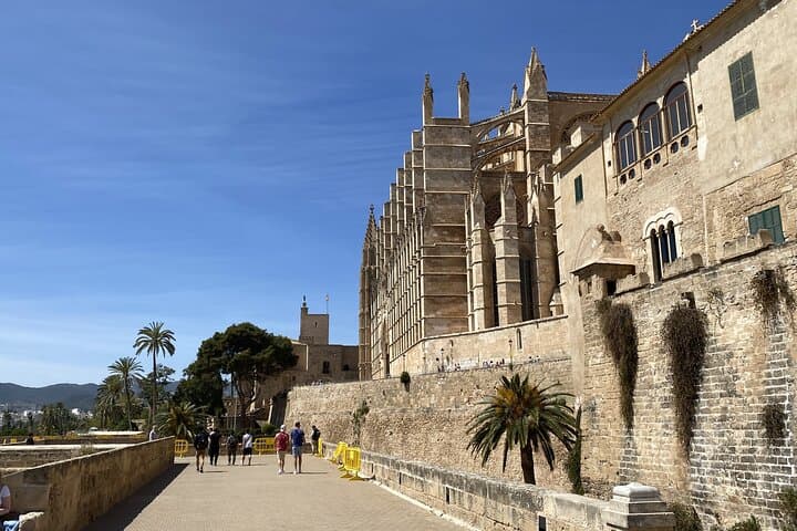 Romantic Palma: Couples Walking Tour & Game