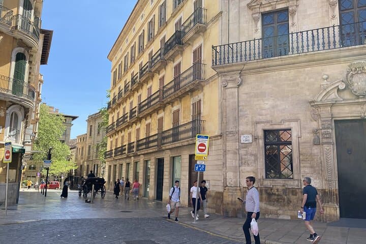 Romantic Palma: Couples Walking Tour & Game