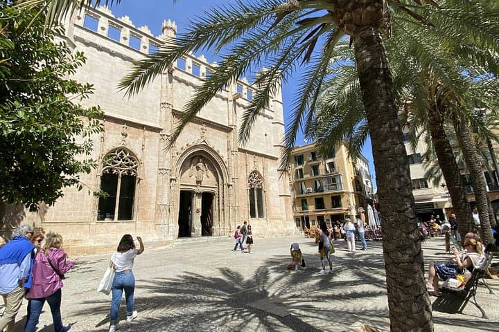 Romantic Palma: Couples Walking Tour & Game