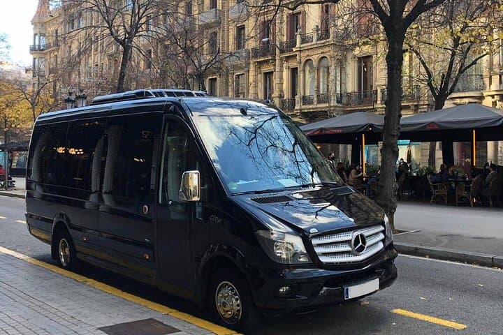 Private Self-Guided Tour in Barcelona by Minibus for 15 Passengers