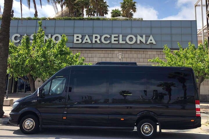 Private Self-Guided Tour in Barcelona by Minibus for 15 Passengers