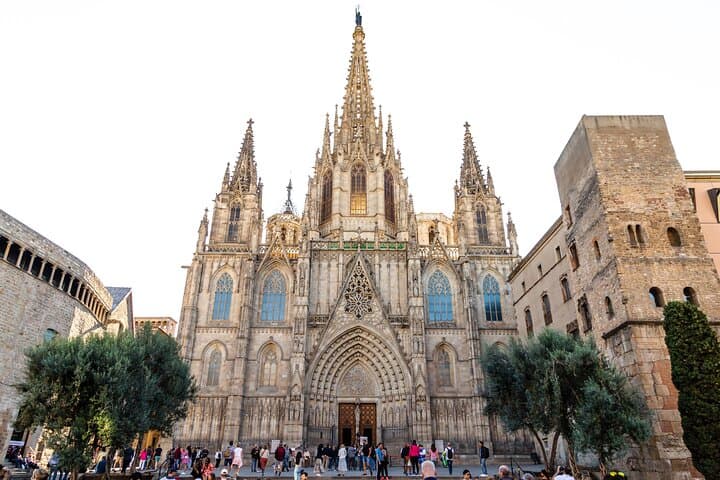 Barcelona Old Town Private Walking Tour with Local Historian