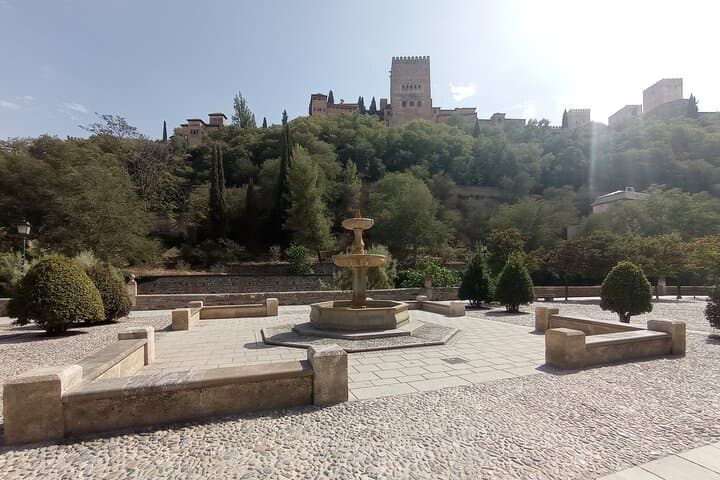 Royal Secrets of Granada: Self-Guided Dynasty Puzzle Quest