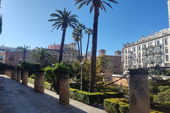 Historical and Private Tour about the hidden women in Seville