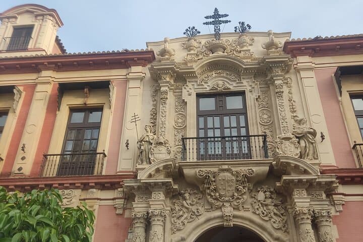 Historical and Private Tour about the hidden women in Seville