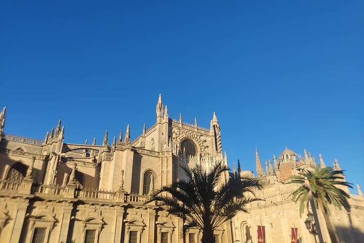 Historical and Private Tour about the hidden women in Seville