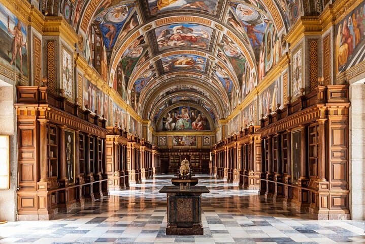 Private VIP visit El Escorial Palace, Monastery, Villa & Garden