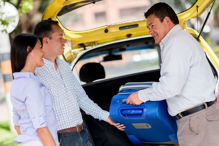 Private One-way Airport Transfer Barcelona Airport to Barcelona