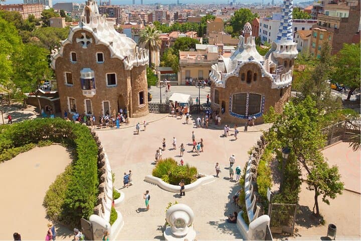 Barcelona: Reserved Group Entrance to Park Güell with Audio Guide