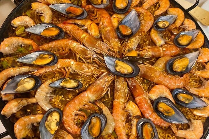Seville: Paella Showcooking Experience