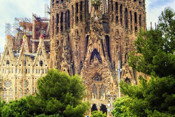 Full Day Private Sightseeing Tour and visit La Roca Village
