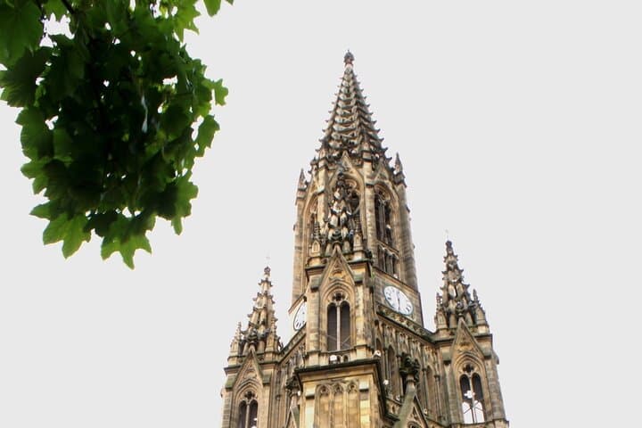 The Essence of San Sebastian: Old Town Charm & Seaside Beauty