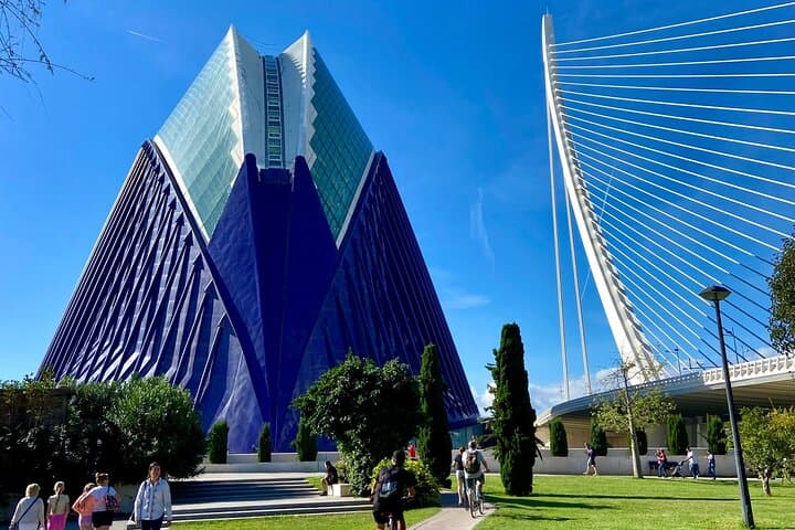 1 + 1 Discover Valencia Self Guided Cycling- and Walking Tour