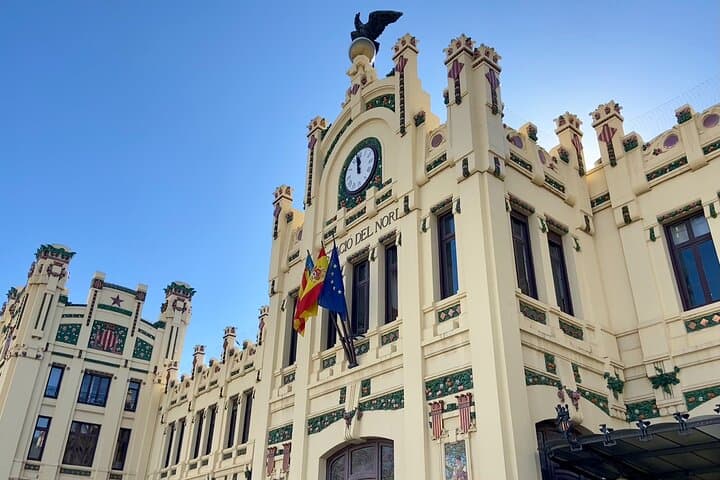 1 + 1 Discover Valencia Self Guided Cycling- and Walking Tour