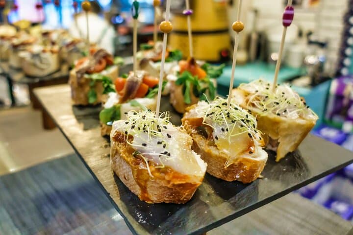 Bilbao Private Walking Tour: History, Guggenheim, Pintxos Tasting