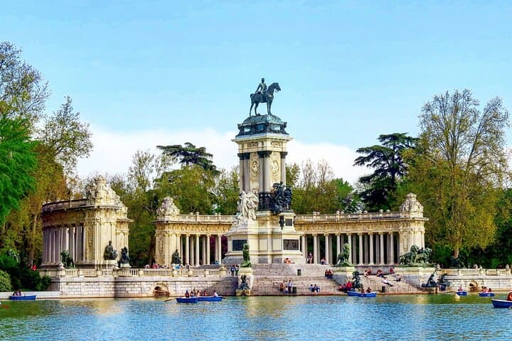 Two Hours Quick Madrid Private Tour with Hotel Pick up