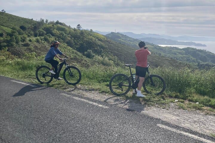 Guided Electric Mountain Bike Tour in Gipuzkoa