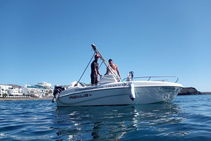 Self drive Boat Hire in Playa Blanca for 5 People