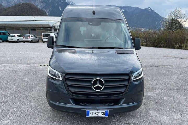 Barcelona to Granada Private Airport Transfer