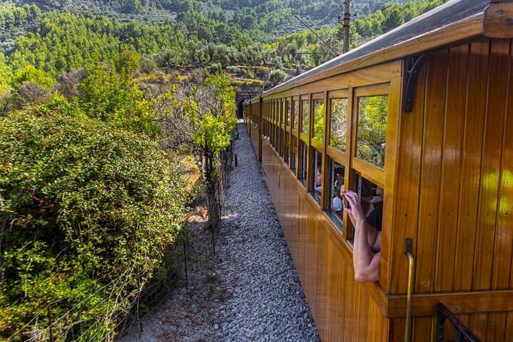 Mallorca: Exclusive Soller Train and Tram Half-Day Tour