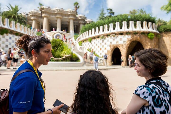 Barcelona: Skip-the-Line Gaudi's Park Guell Guided Tour
